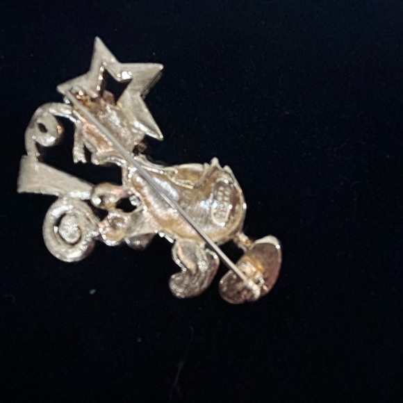 Vintage Disney and Napier Donald Duck go to pen brooch - Picture 3 of 5